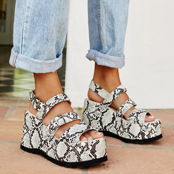 Free People Chelsea Embossed Snake Print Strappy Platform Sandals Beige Black 38 - Picture 16 of 16
